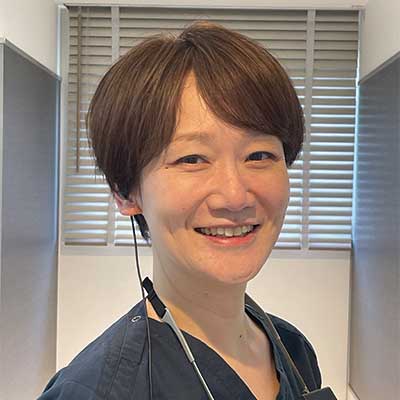 歯科医師　山路 朋子